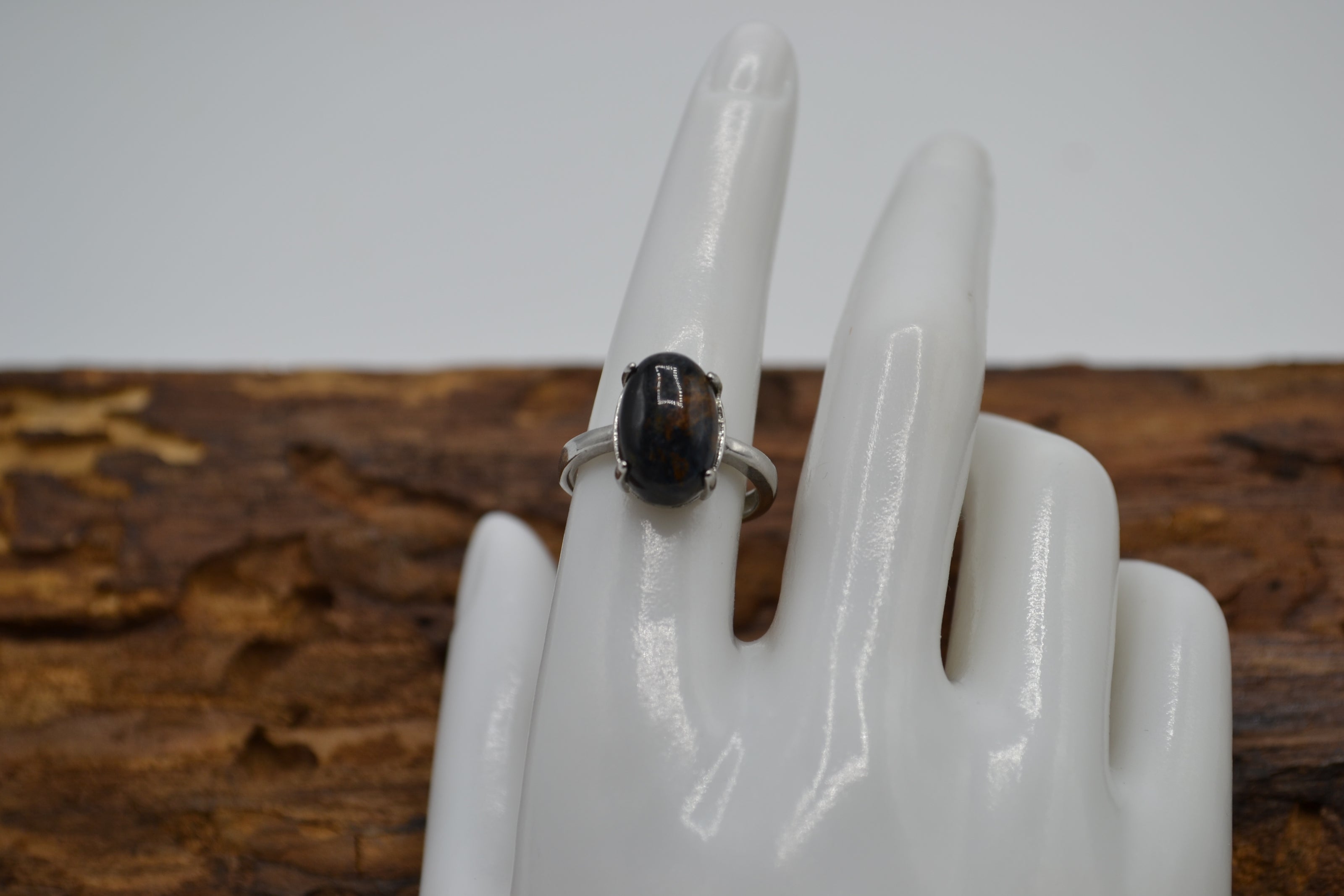 Anello con Pietersite grand