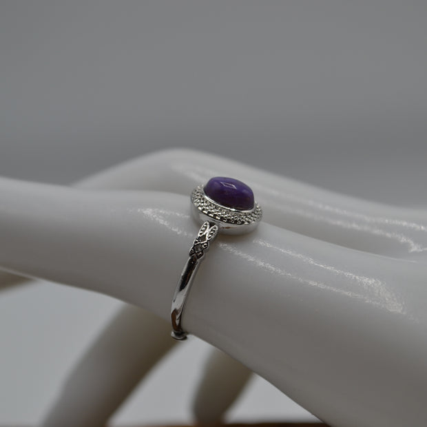 Anello con Charoite piccolo ovale