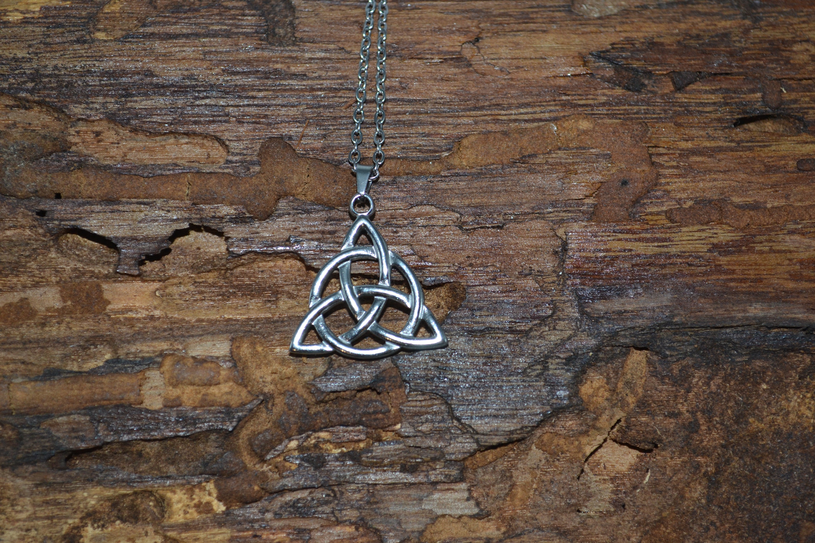 Collana della Triquetra
