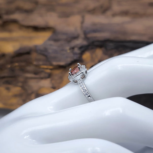 Anello con Granato e Mossanite