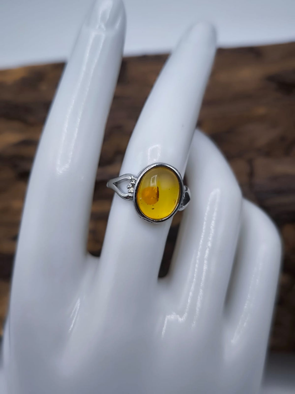 Anello con Ambra