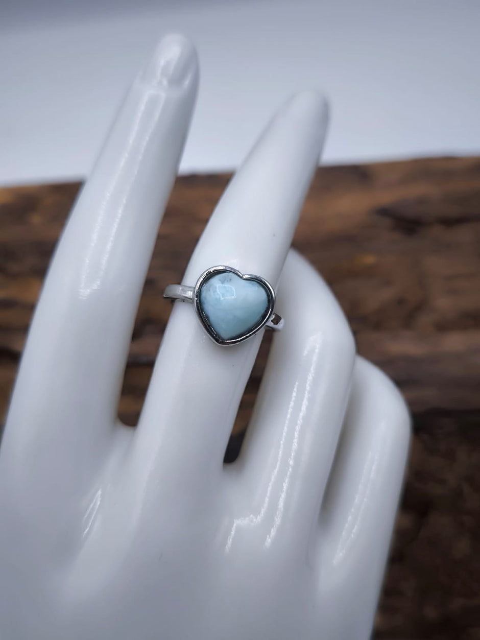 Anello con cuore di Larimar