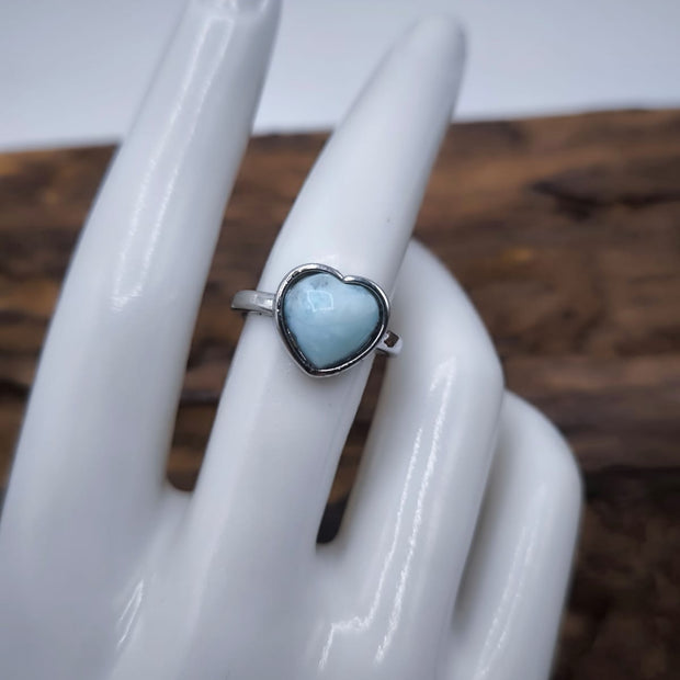 Anello con cuore di Larimar